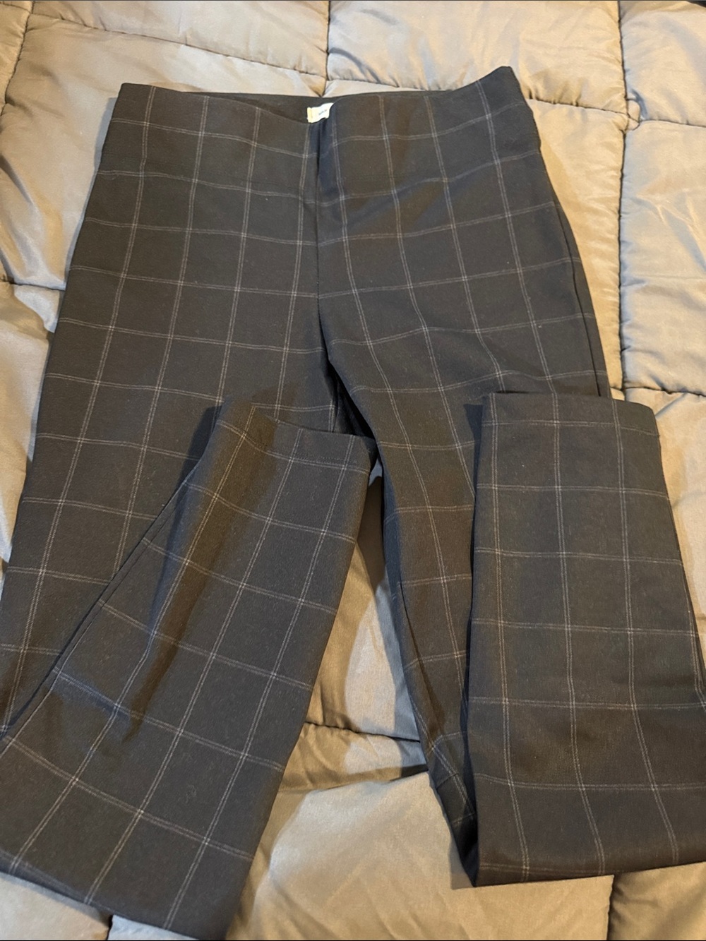 Max Studio women’s  Charcoal Plaid pull on dress pants/leggings.